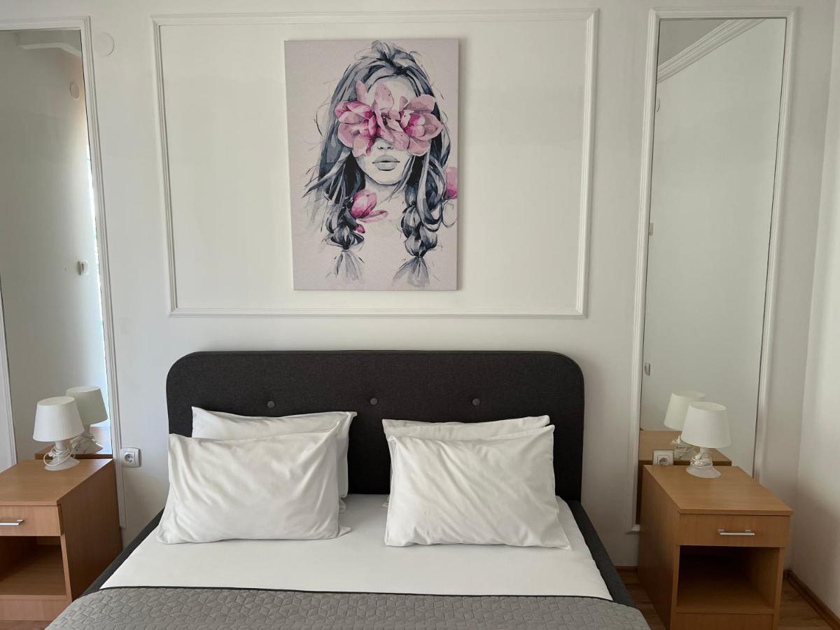 Apartments Mrdak บาร์ ภายนอก รูปภาพ